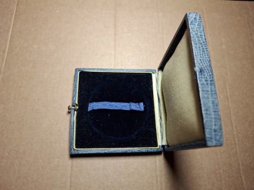 Boitier pour médaille - pour,