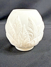 Très joli vase en porcelaine