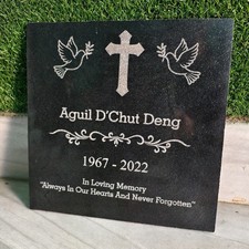 Belle pierre tombale gravée