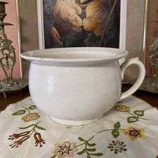 ancien pot de chambre blanc en