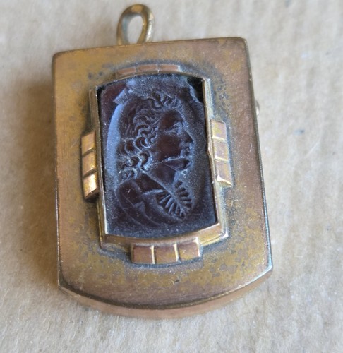 Médaillon victorien porte