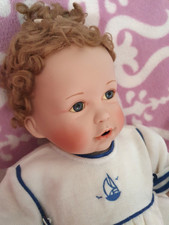 Poupée d'artiste poupée en