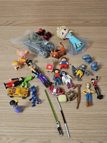 Lot figurines jouets divers