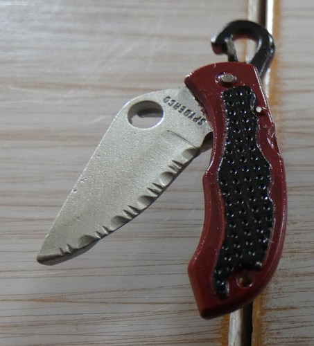 Rare beau pin - pin's, couteau
