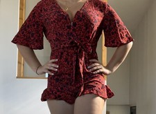 Combishort mini sexy rouge imprimé fleurs noir taille s Luc-Ce neuve