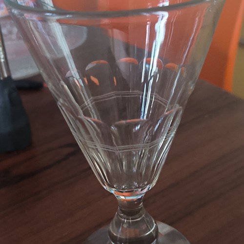 Verre absinthe sur - verre, pied