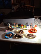 Boîtes Publicitaires Tôle et plastique  Epicerie Ancienne Dinette année 1970