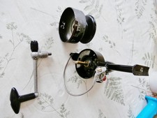 GROS MOULINET MITCHELL 306S EN BON ETAT MECANIQUE MAIS RETOUCHES PEINTURE BOBINE