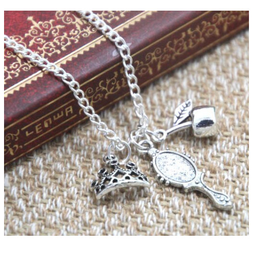 Collier blanc neige miroir