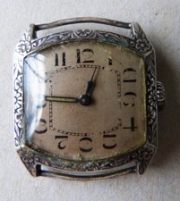 Petite montre bracelet vers