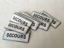 10 PETITES PLAQUES ÉMAILLÉES