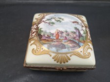 Boite porcelaine décor peint