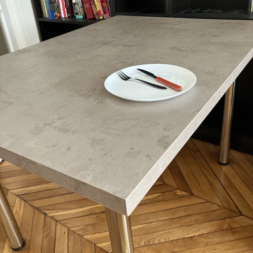 Table manger - table, À