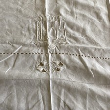 Chute de Drap blanc brodé