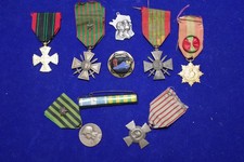 Lot de médailles insignes francais 14-18 39-45 France ww2 ww1