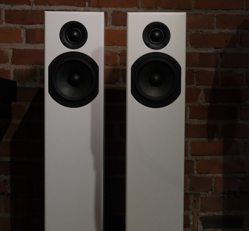Totem skytower floorstanding - skytower,