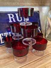 Série de 9 verres rouges, coupes à champagne vintage, des années 70