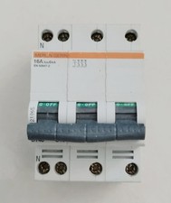 Disjoncteur tétra polaire DT40 C16 Merlin Gérin Réf : 21065