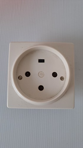 Ancienne prise électrique 32a - ancienne,