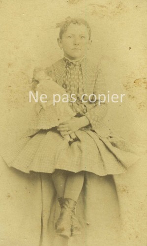 Jeune fille poupee vers - et,
