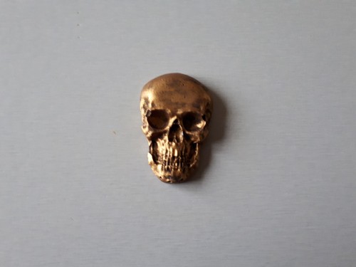 Tête mort plâtre peint - tête,