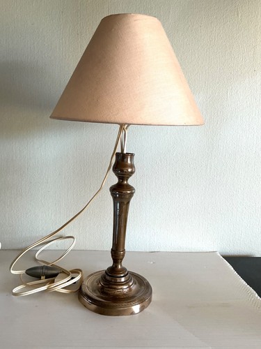 Ancienne lampe montée sur