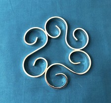 dessous de carafe / bouteille CHRISTOFLE modèle ARABESQUE métal argenté Table