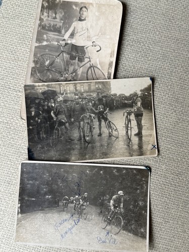 Trois cartes postales - trois,