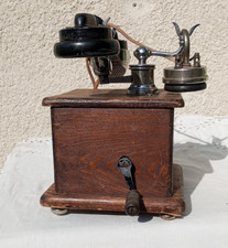 Ancien telephone en bois a