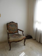 Fauteuil d'époque Louis XV avec tapisserie d'Aubusson d'époque