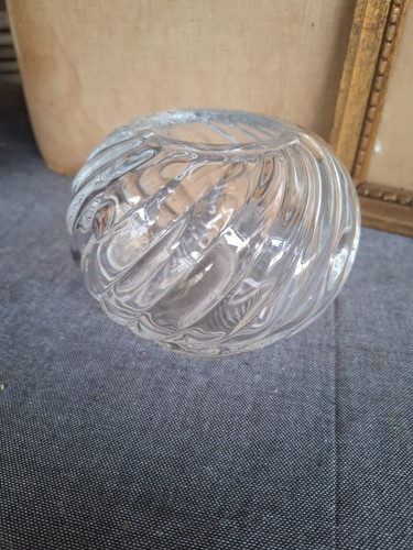 Vase boule cristal signé - ,