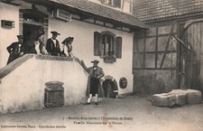 CARTE POSTALE - NANCY 54 - MAISON ALSACIENNES - FAMILLE ALSACIENNE SUR LE PERRON