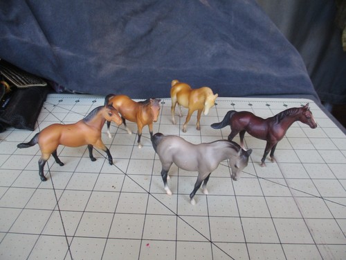 Lot breyer stablemates - of,