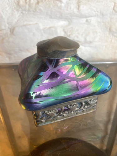 Kralik art nouveau - art, banded