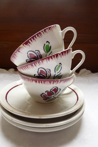 Tasses avec soucoupes - tasses,