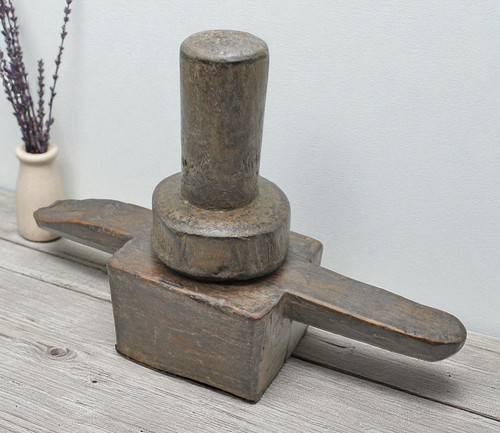 Presse agrume bois ancien - en,