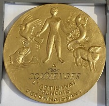 MÉDAILLE EN BRONZE DORÉ