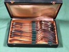 service 12 pièces 6 couverts