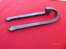 ancien mentonnet en fer forgé