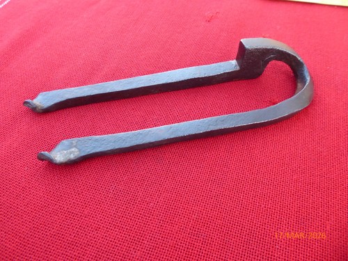 Ancien mentonnet fer forgé - en,