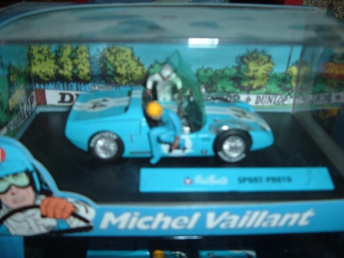 Voiture neuve michel - michel, vaillant