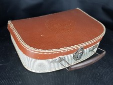 valise en carton  et lot de