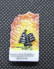 Fève Série Pirates des Caraïbes Disney " Le Bateau couleur "  #H7