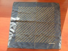 Joli petit foulard en soie