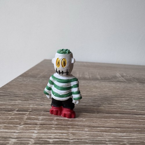Figurine fève type - figurine, ou