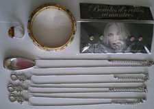 LOT DE 8 BIJOUX ( 4 COLLIERS, 2 x 2 BOUCLES MAGNETIQUES, 1 BRACELET, 1 BAGUE )