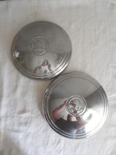 PAIRE D'ENJOLIVEURS ANCIENS POUR SKODA