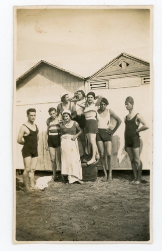 Funny photo snapshot 1931 - funny,