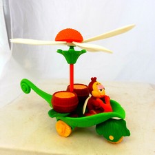 KINDER SURPRISE MAXI - L'ABEILLE DANS SA VOITURE -3K00N.13