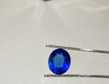 Saphir bleu naturel taille Ovale 1,83 carats En ? 2 rubis bruts